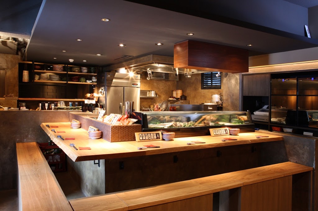 オープンキッチンで炉端焼きを目の前でお楽しみいただけます